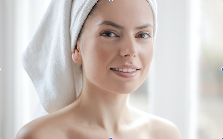 Protegiendo tu Piel de la Luz Azul con Christina Cosmetics