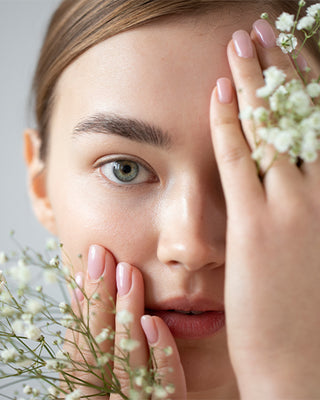 ¿Cómo debes cuidar tu contorno de ojos?